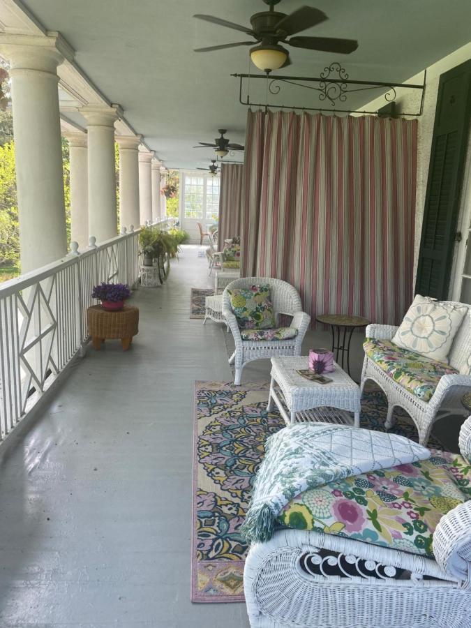 Montrose Inn Belleville Exteriör bild